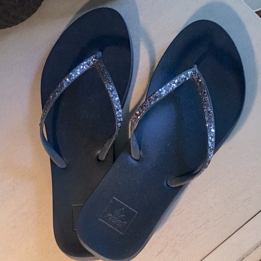 Reef flip flop size 8 dark gray with silver sparkle accent